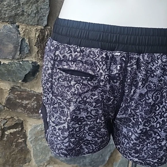 Lululemon  Rare Hotty Hot II 2.5” Size 6 - Picture 5 of 8